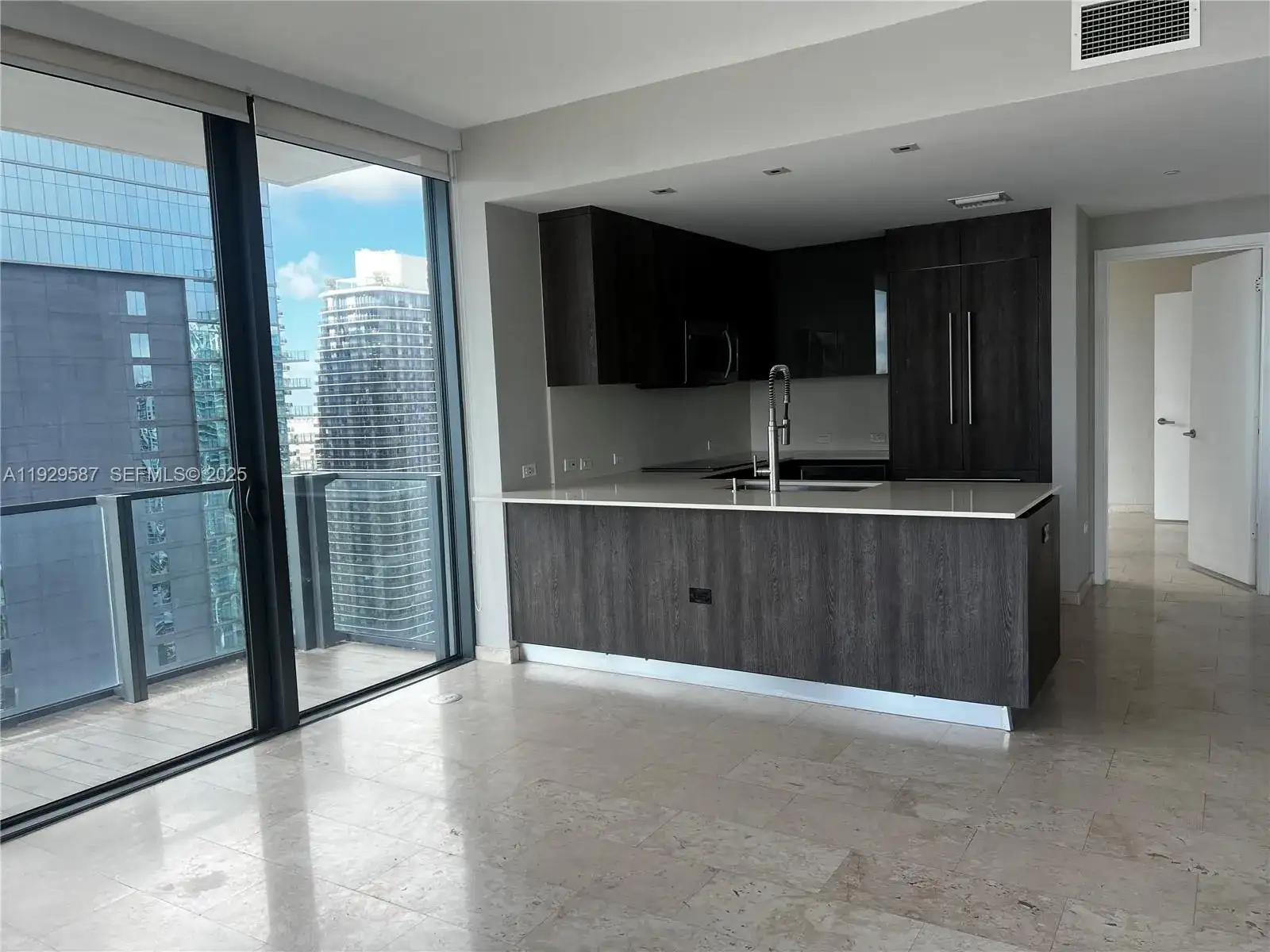 68 SE 6th St # 3401, Miami FL 33131 photo 4
