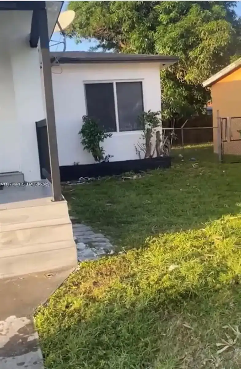3085 NW 51st St, Miami FL 33142 photo 2