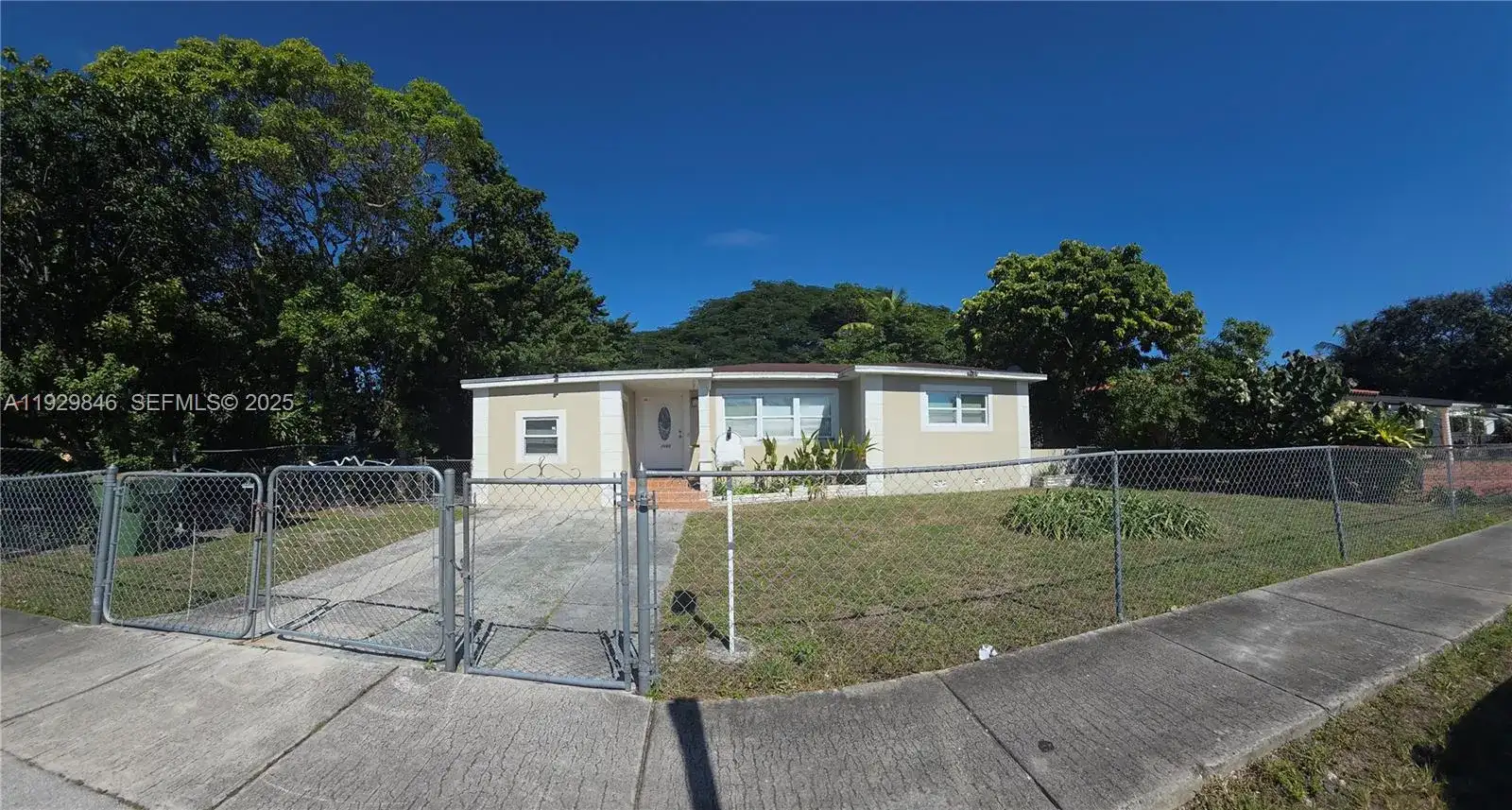 1085 NW 133rd St, North Miami FL 33168 photo 4