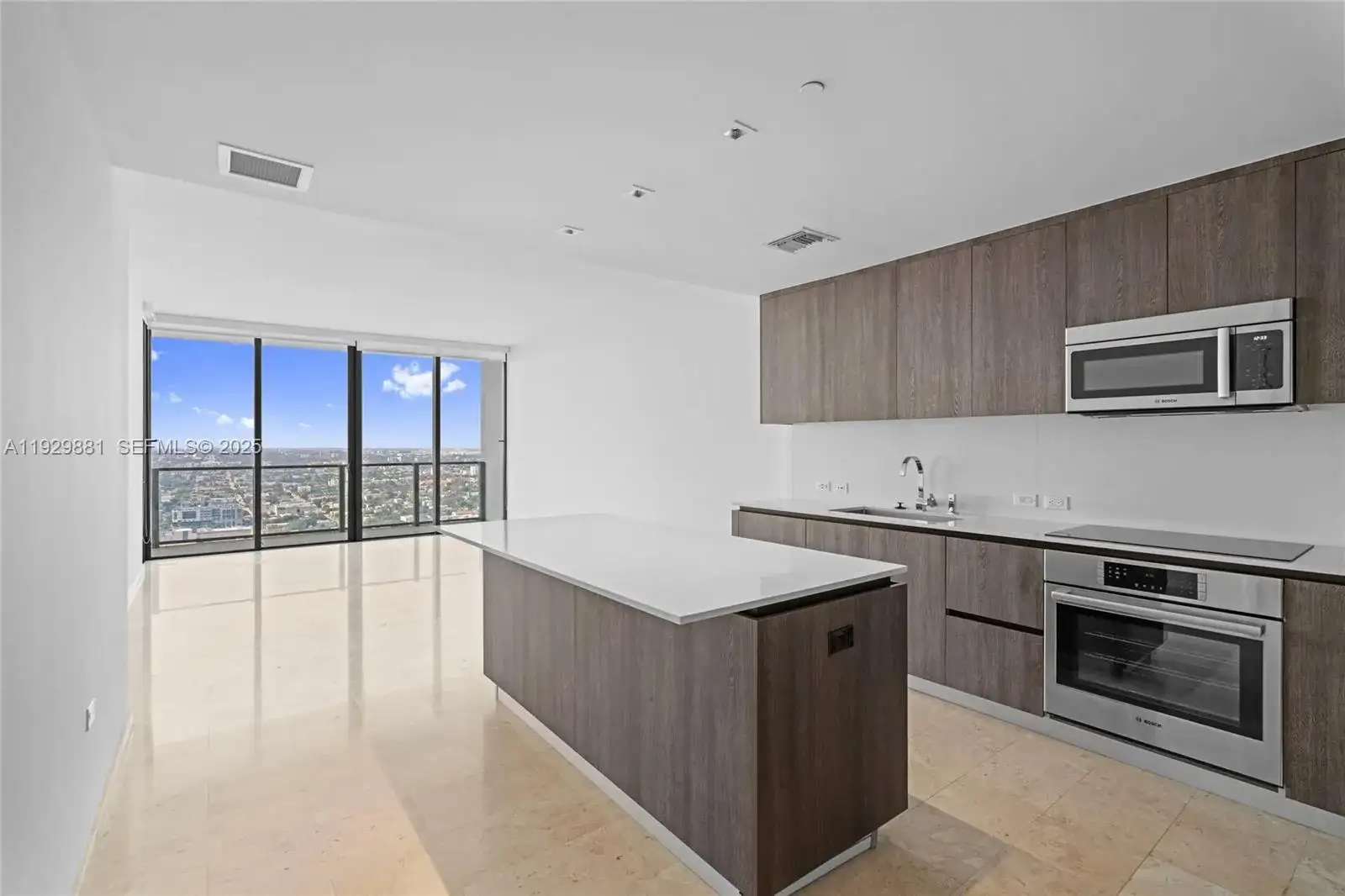 88 SW 7th St # 3608, Miami FL 33130 photo 2
