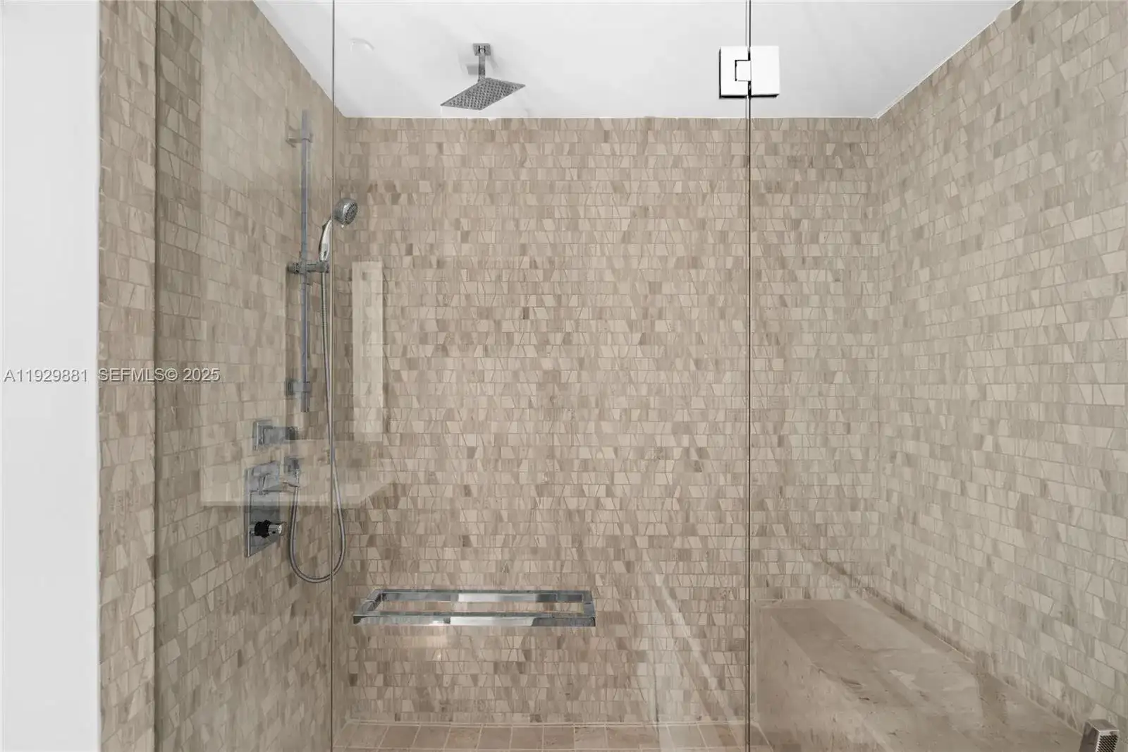 88 SW 7th St # 3608, Miami FL 33130 photo 4