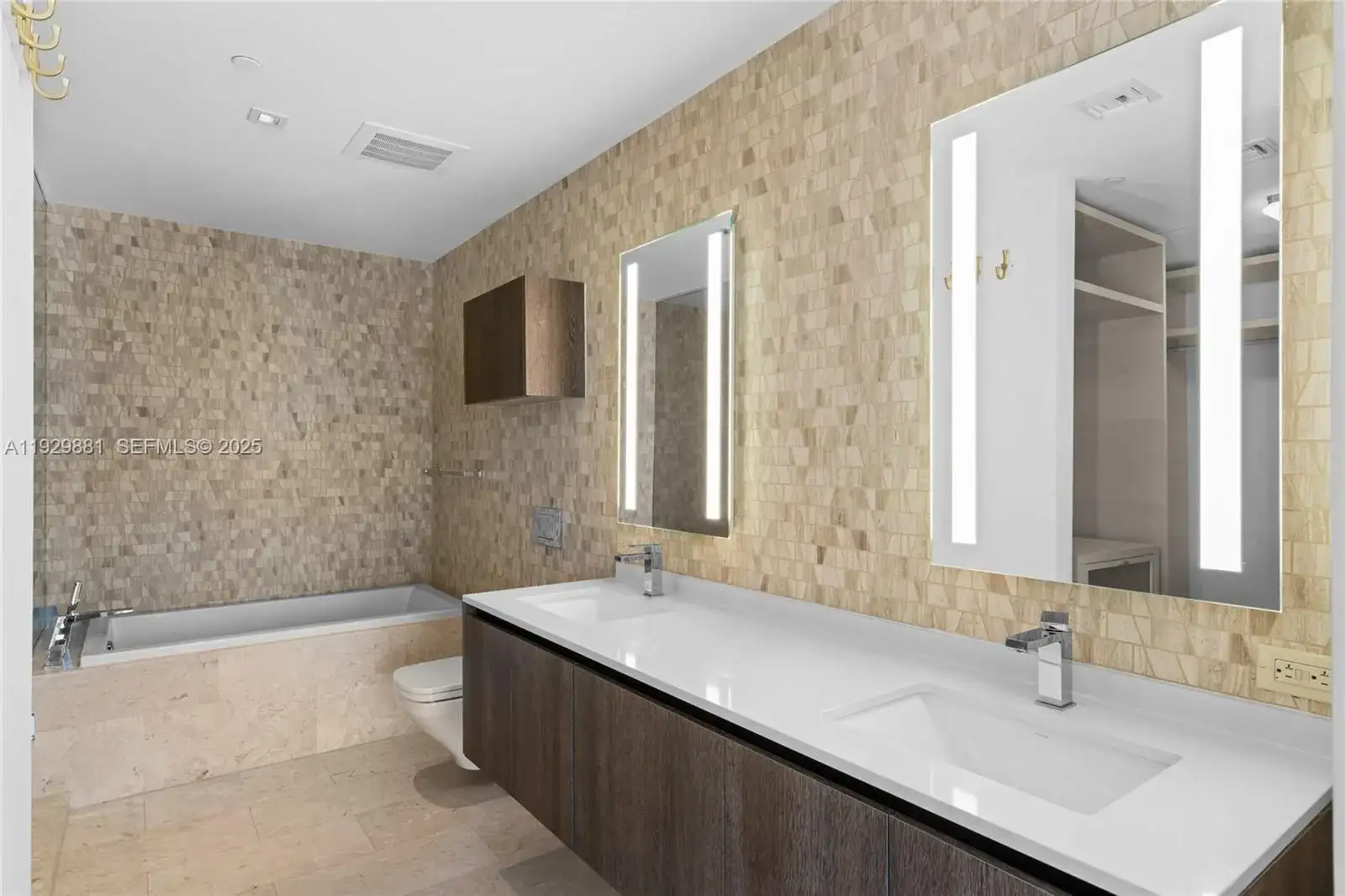 88 SW 7th St # 3608, Miami FL 33130 photo 5
