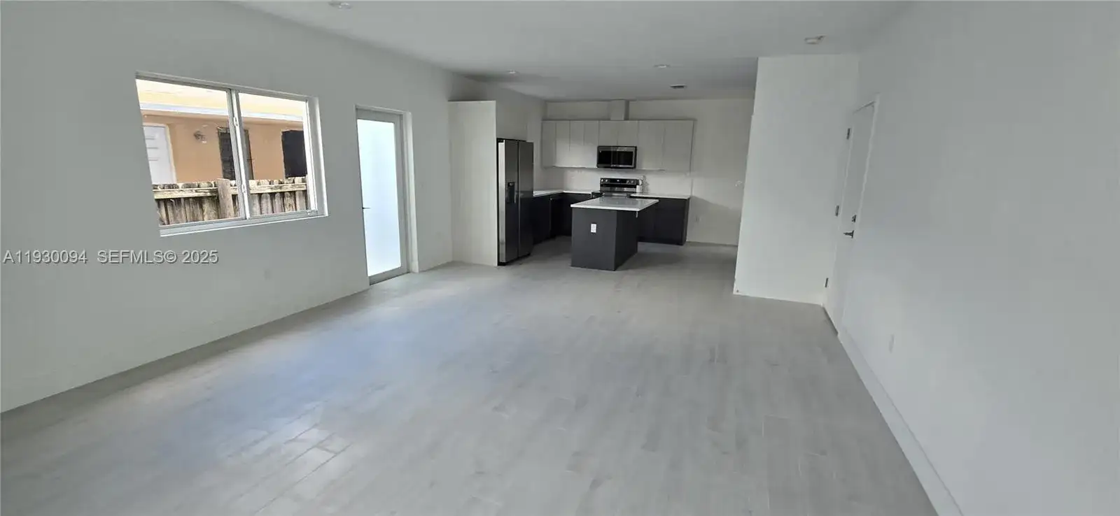 6820 NW 6th Ct, Miami FL 33150 photo 2