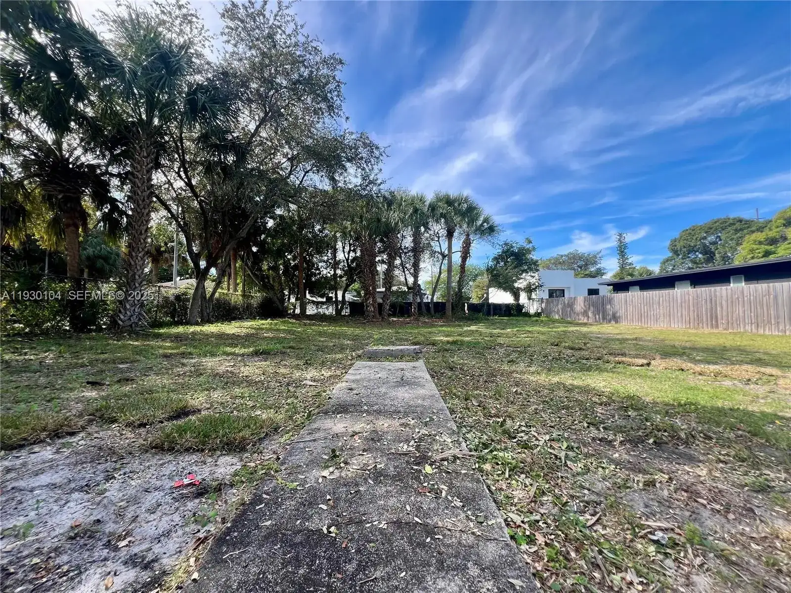 633 NW 14th Ter, Fort Lauderdale FL 33311 photo 2