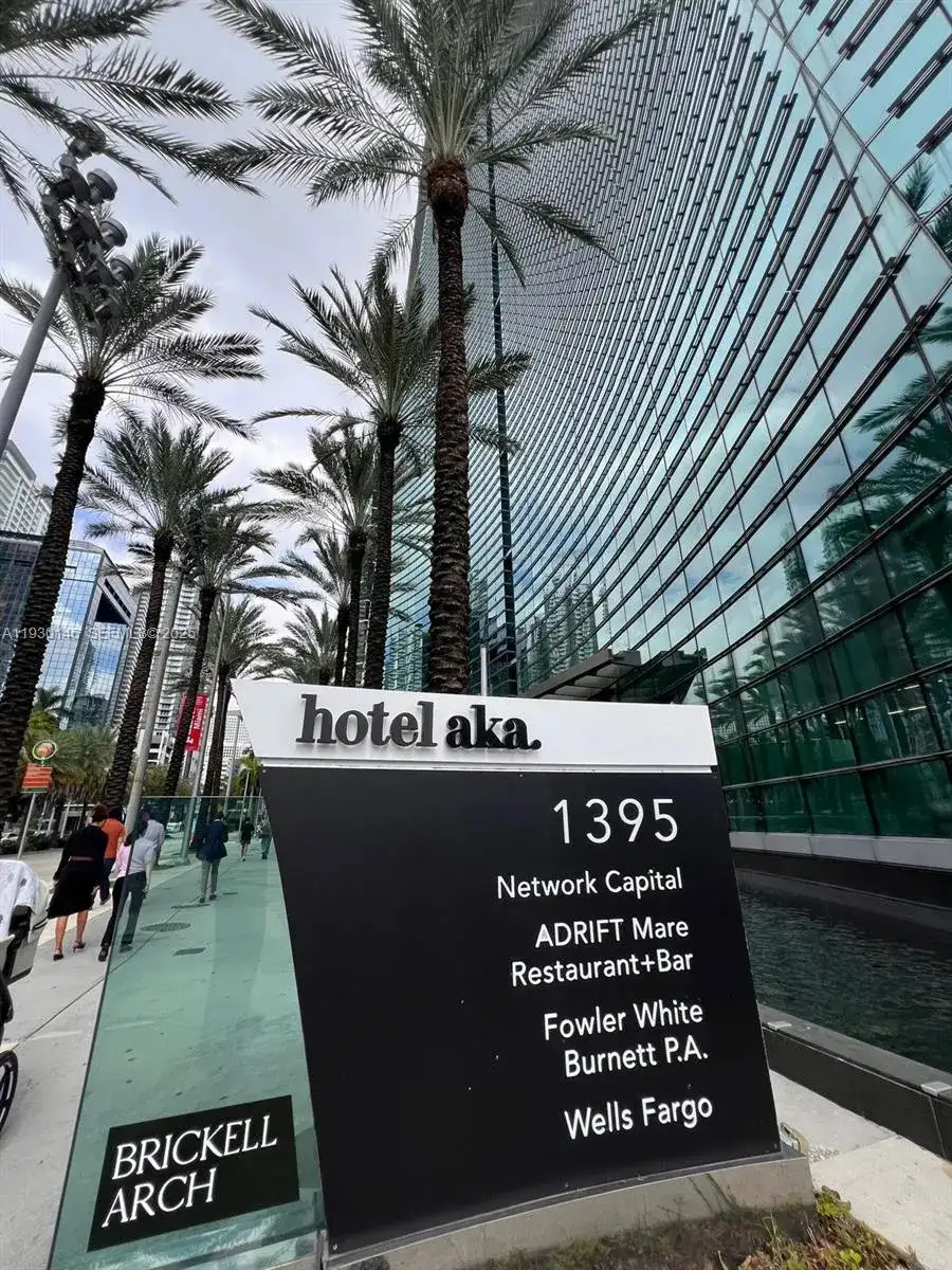 1395 Brickell Ave # 2712, Miami FL 33131 photo 2