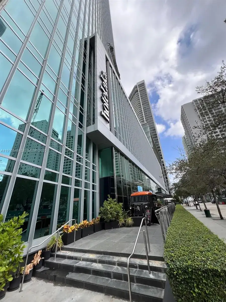 1395 Brickell Ave # 2712, Miami FL 33131 photo 3