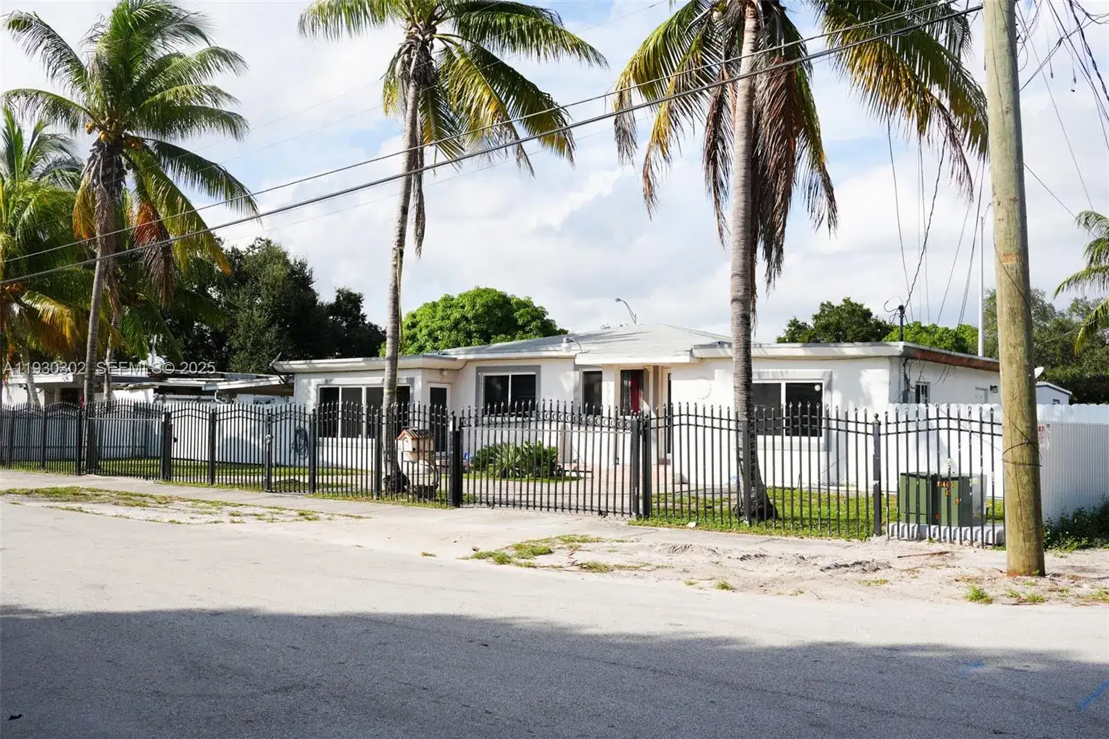 2955 NW 102nd St, Miami FL 33147 photo 2