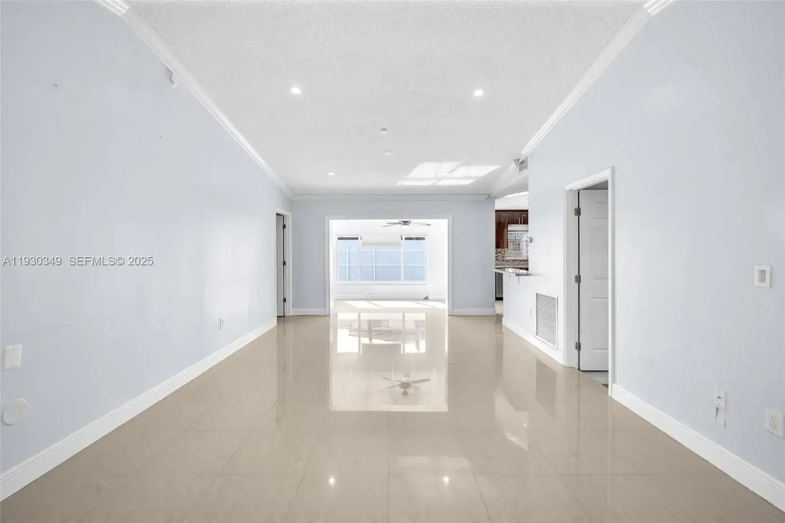 8300 NW 201st St, Hialeah FL 33015 photo 4