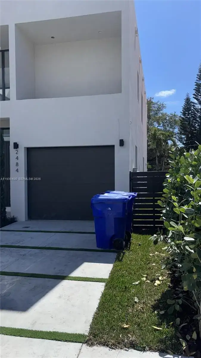 2484 SW 18th St, Miami FL 33145 photo 3