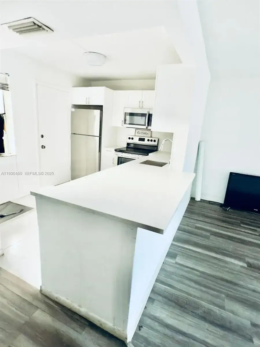 1401 NE 191st St # D207, Miami FL 33179 photo 3