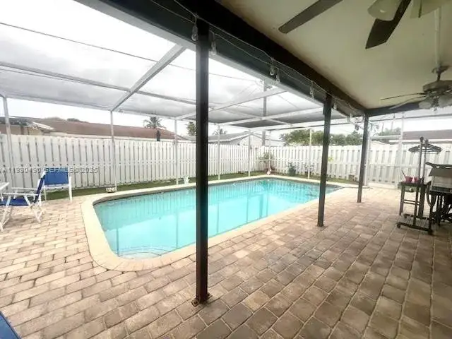 10631 NW 28th St, Sunrise FL 33322 photo 2