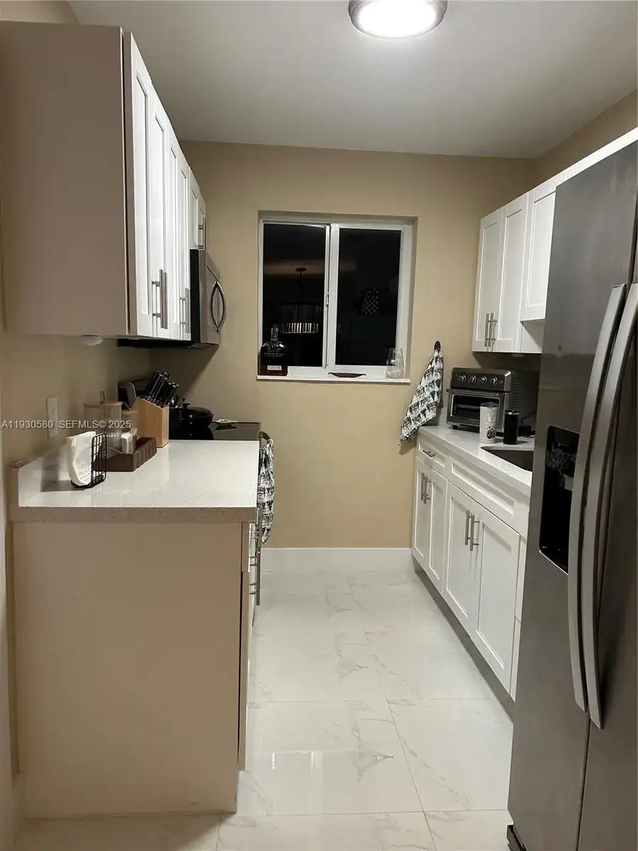 10750 SW 43rd Ln, Miami FL 33165 photo 4