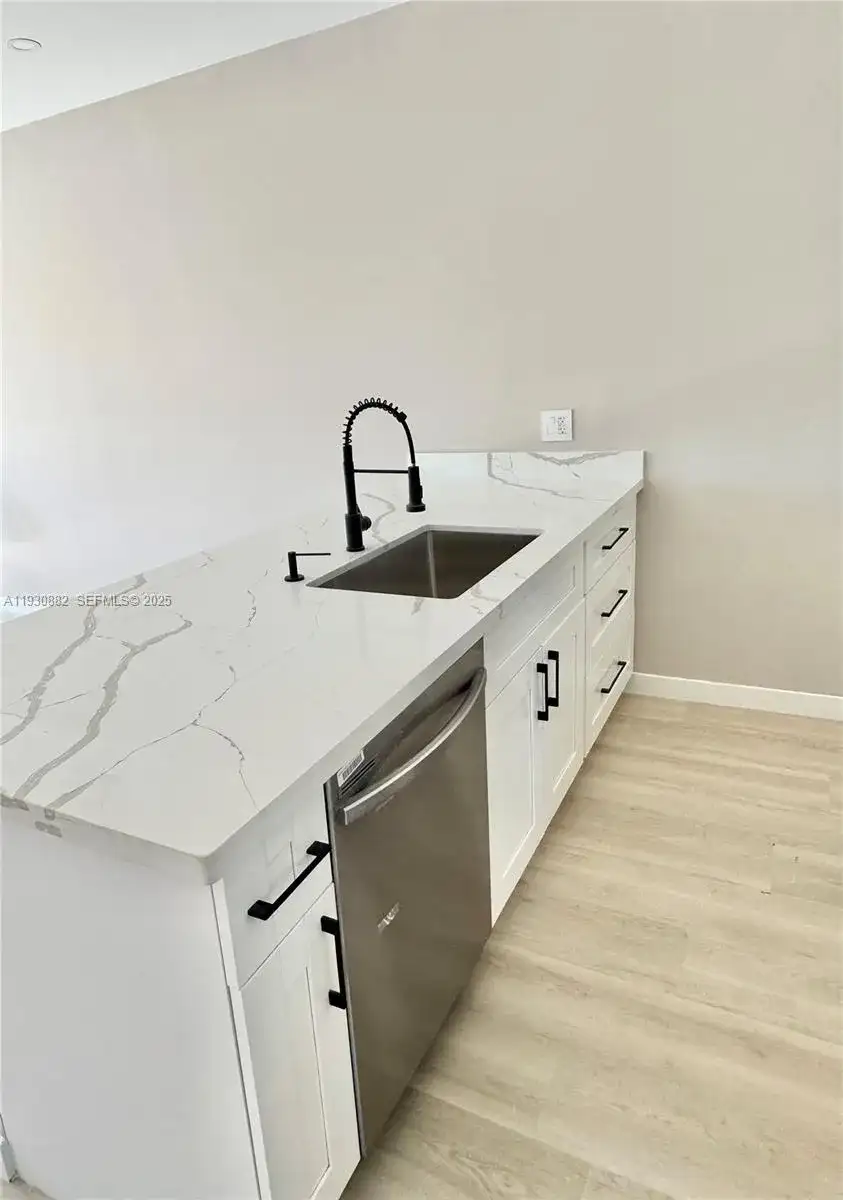 630 NE 166th St # 1, Miami FL 33162 photo 4