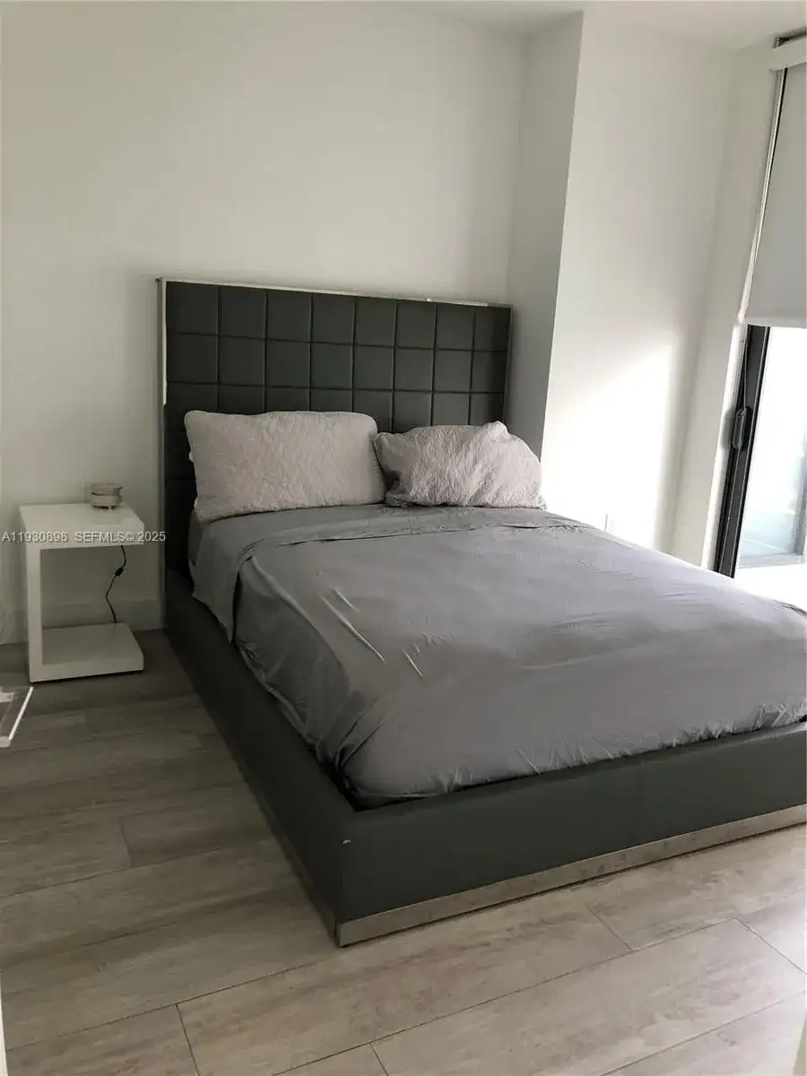 121 NE 34th St # 2601, Miami FL 33137 photo 3