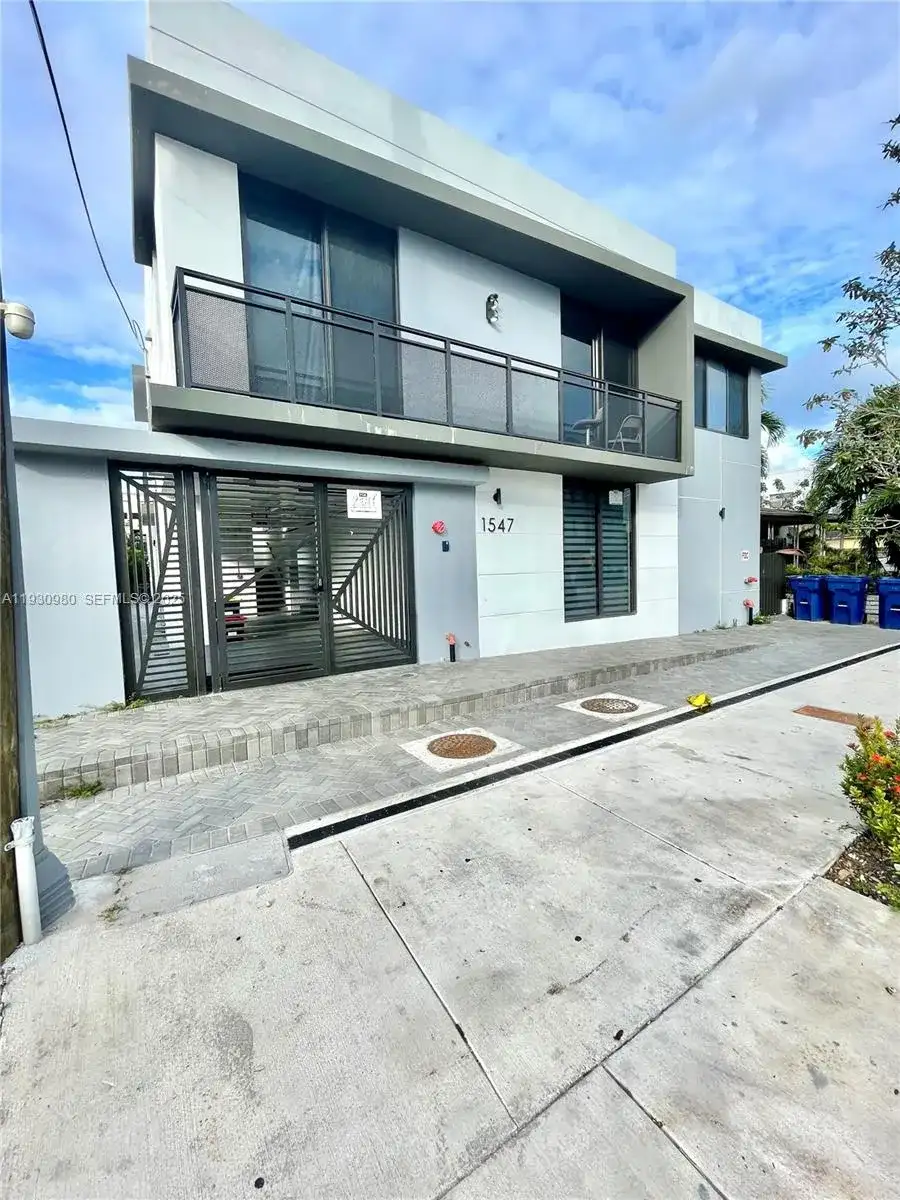 1547 NW 2nd St # 105, Miami FL 33125 photo 2