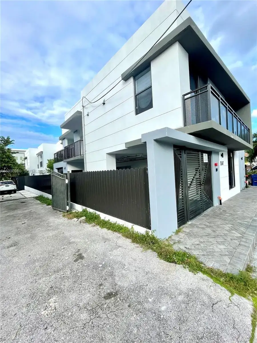1547 NW 2nd St # 105, Miami FL 33125 photo 3