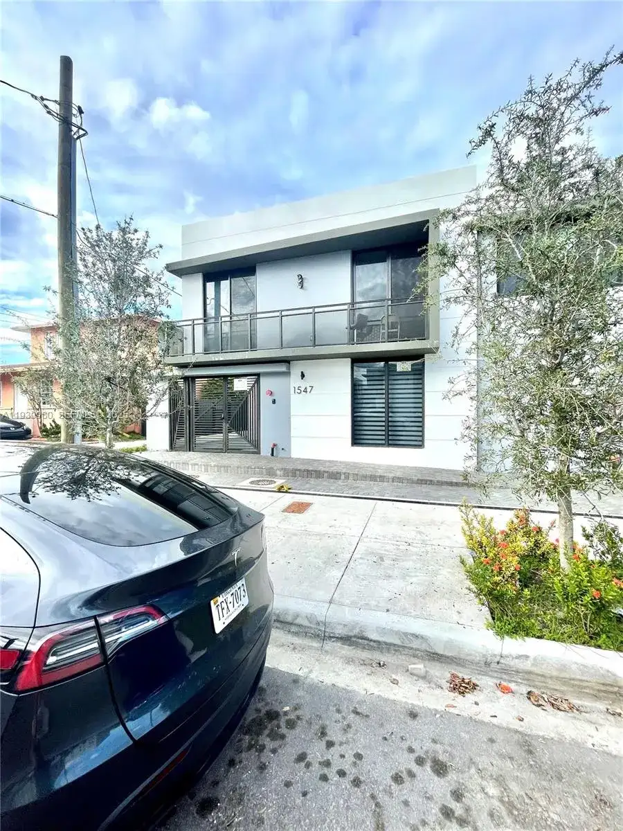 1547 NW 2nd St # 105, Miami FL 33125 photo 4