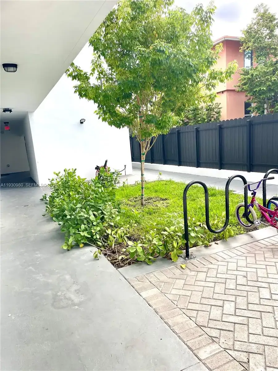 1547 NW 2nd St # 105, Miami FL 33125 photo 5