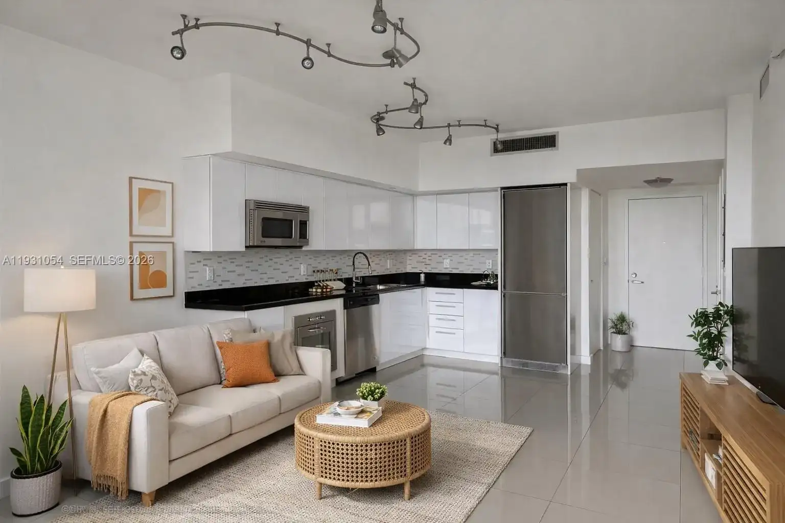 92 SW 3rd St # 1408, Miami FL 33130 photo 2