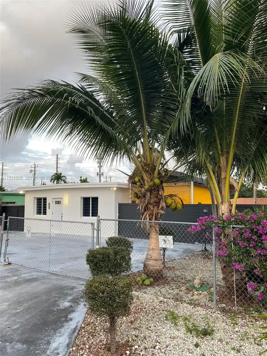 10529 NW 37th Ave, Miami FL 33147 photo 4