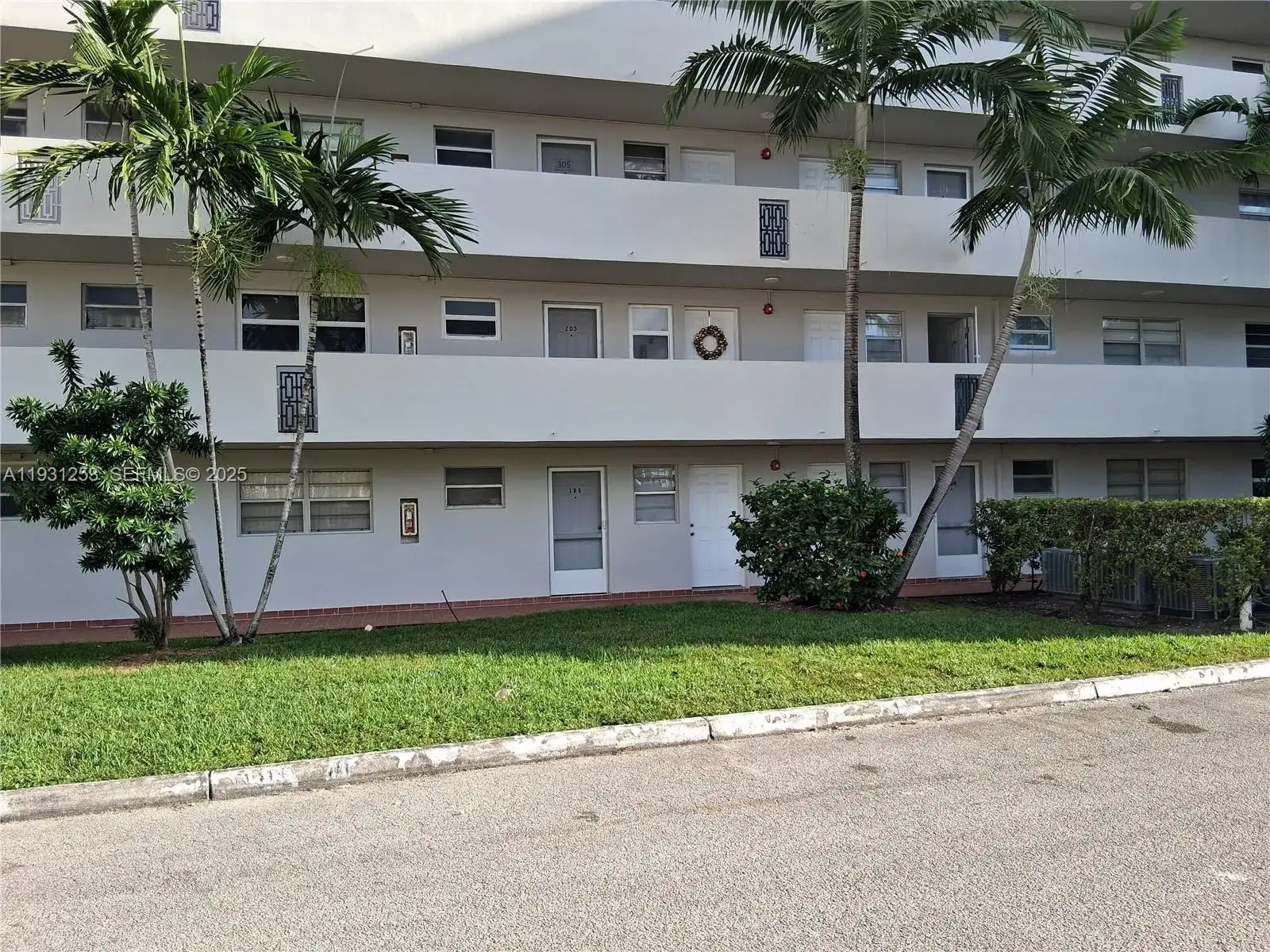1750 NE 191st St # 1, Miami FL 33179 photo 4