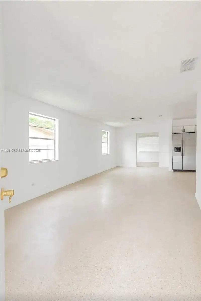 141 W 31st St, Hialeah FL 33012 photo 2