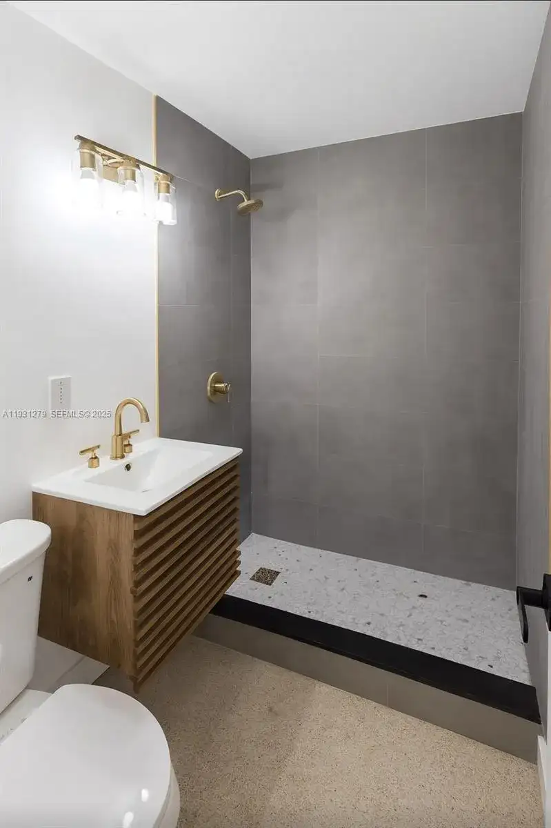 141 W 31st St, Hialeah FL 33012 photo 5