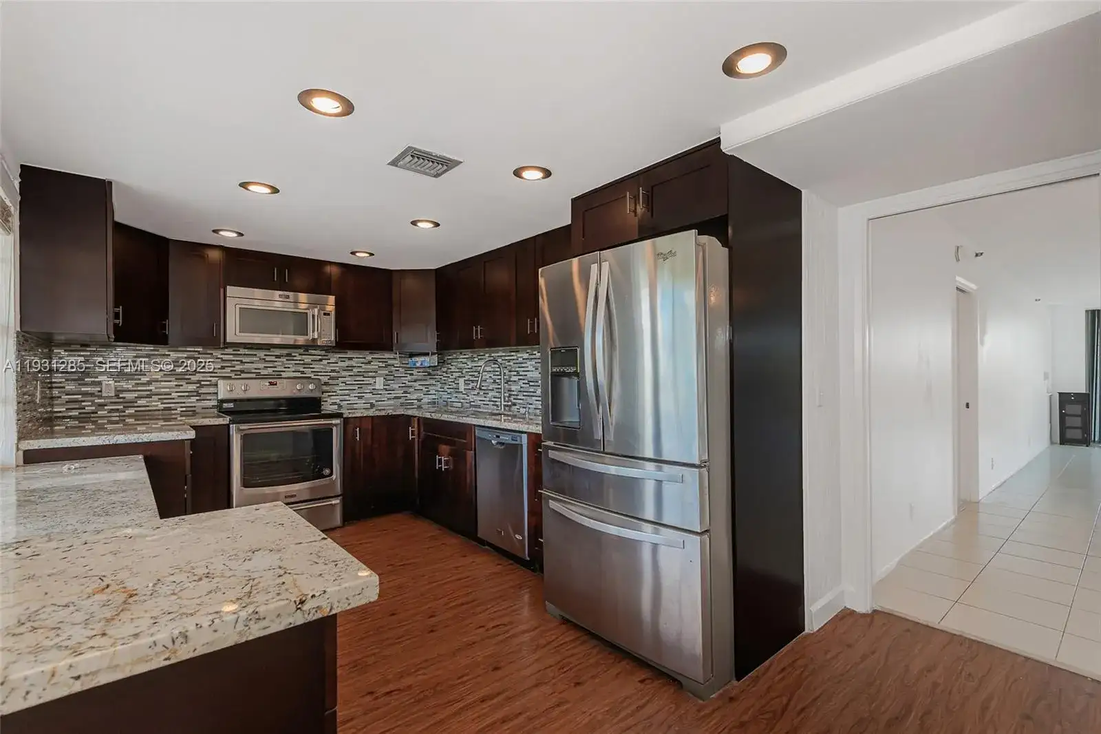 625 Oaks Dr # 503, Pompano Beach FL 33069 photo 2