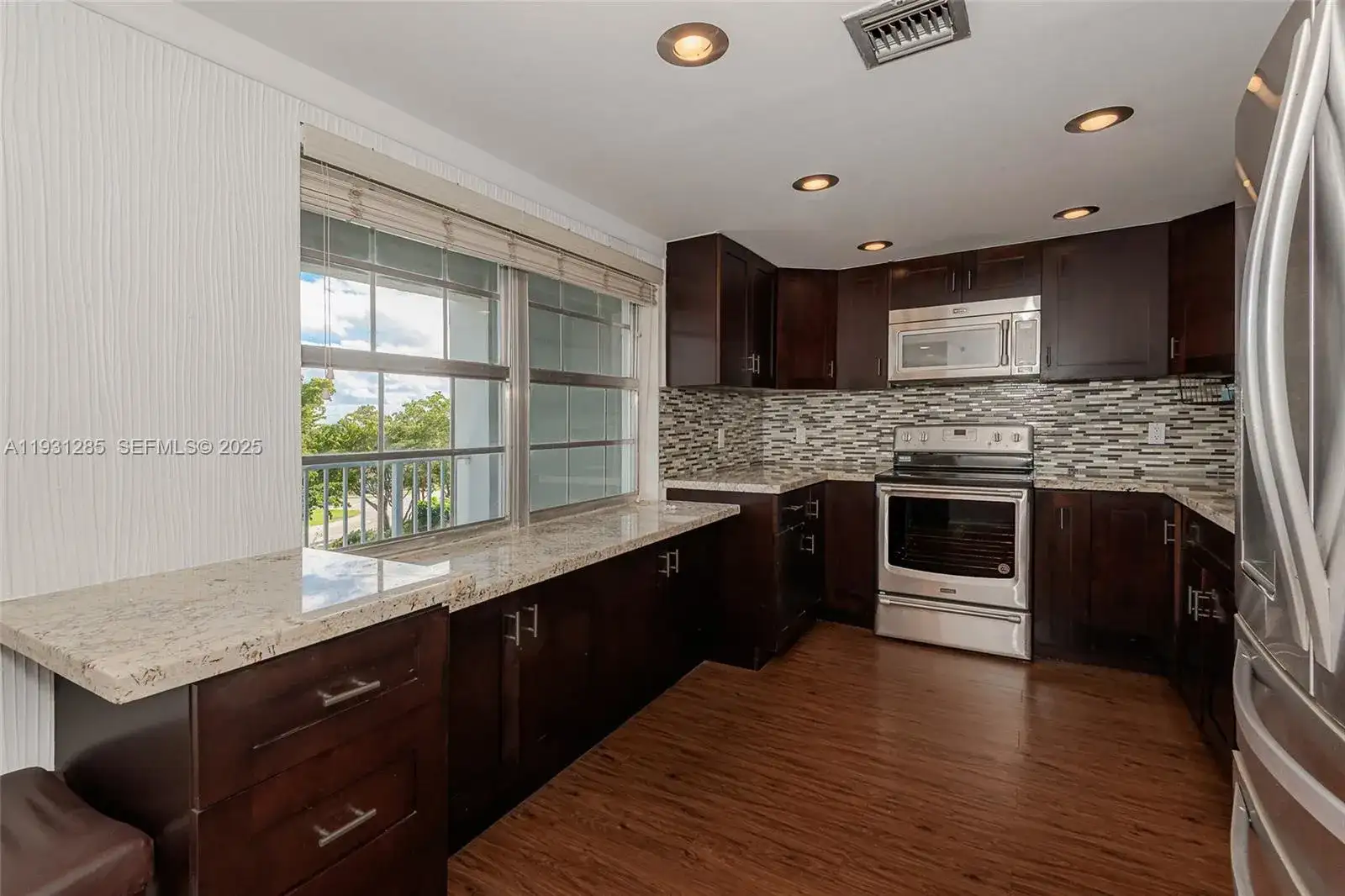 625 Oaks Dr # 503, Pompano Beach FL 33069 photo 3