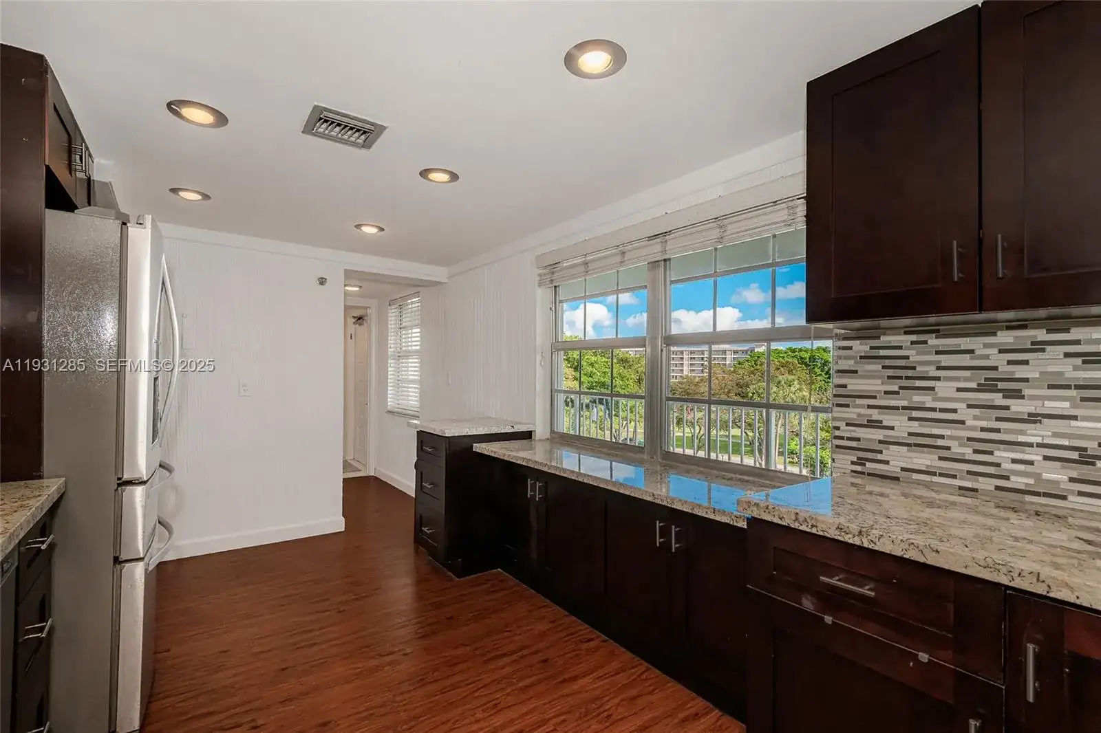 625 Oaks Dr # 503, Pompano Beach FL 33069 photo 5