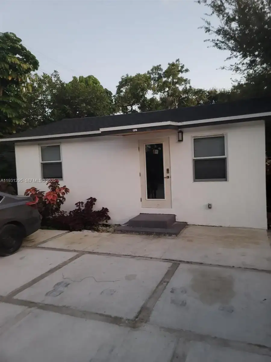 512 NW 96th St # A, Miami FL 33150 photo 4
