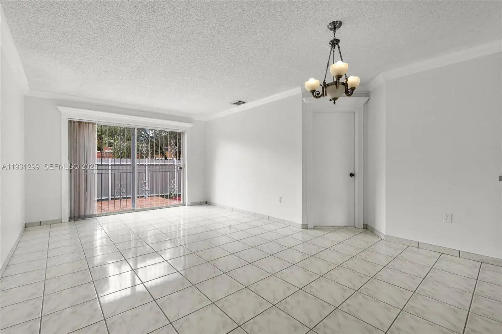 12450 NW 7th Ln, Miami FL 33182 photo 5