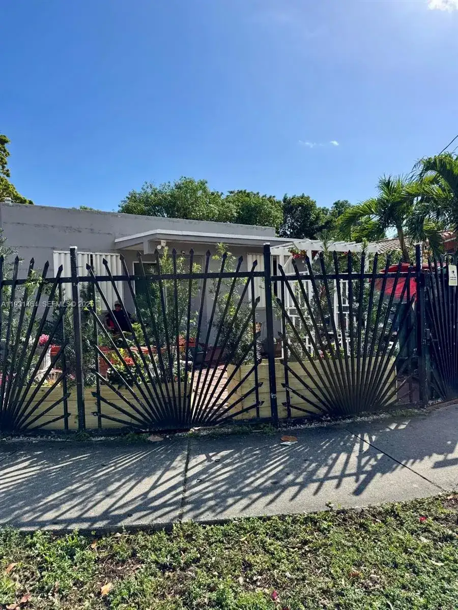2737 NW 13th Ave, Miami FL 33142 photo 4