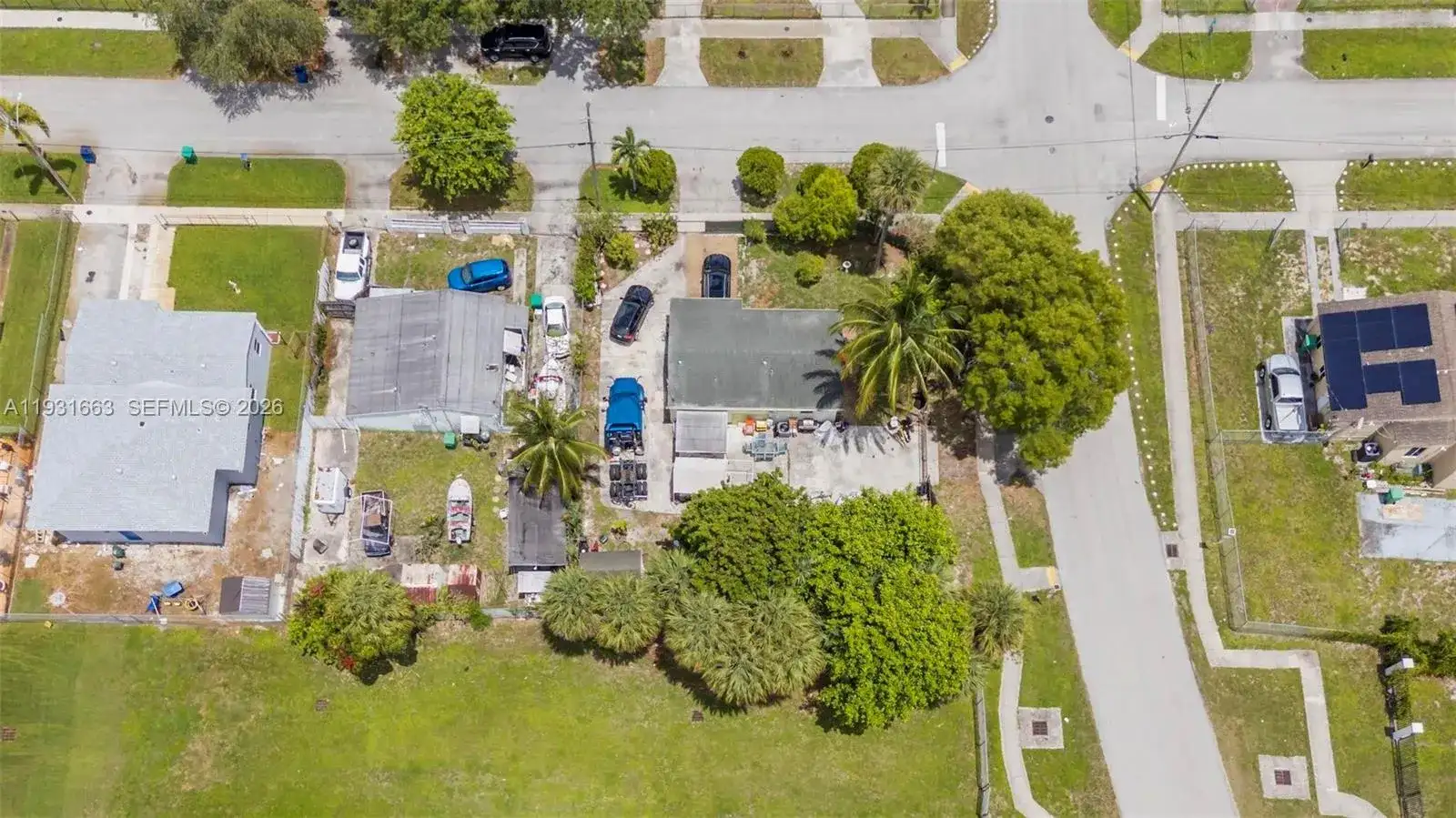 901 NW 34th Ter, Lauderhill FL 33311 photo 2