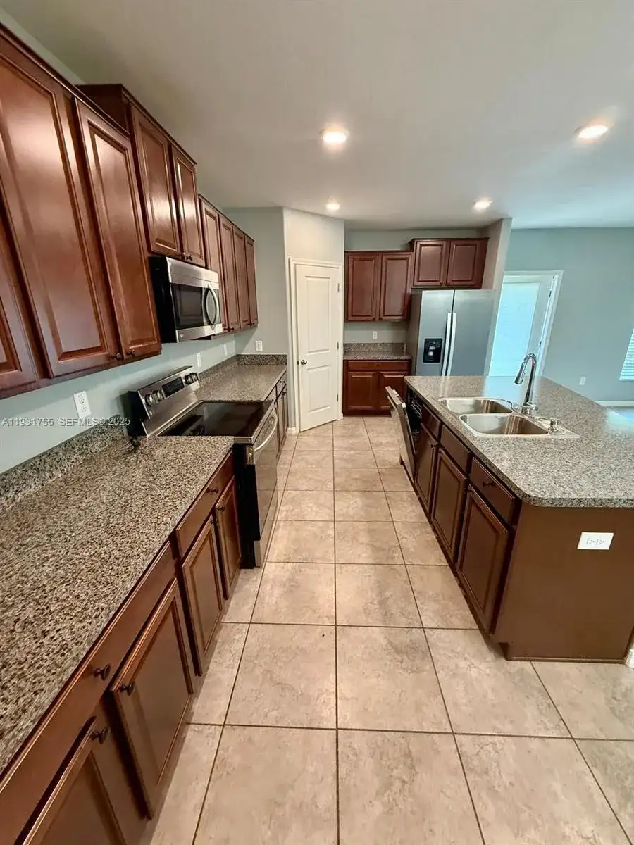 6821 Blue Moon Way, Sun City Center FL 33573 photo 3