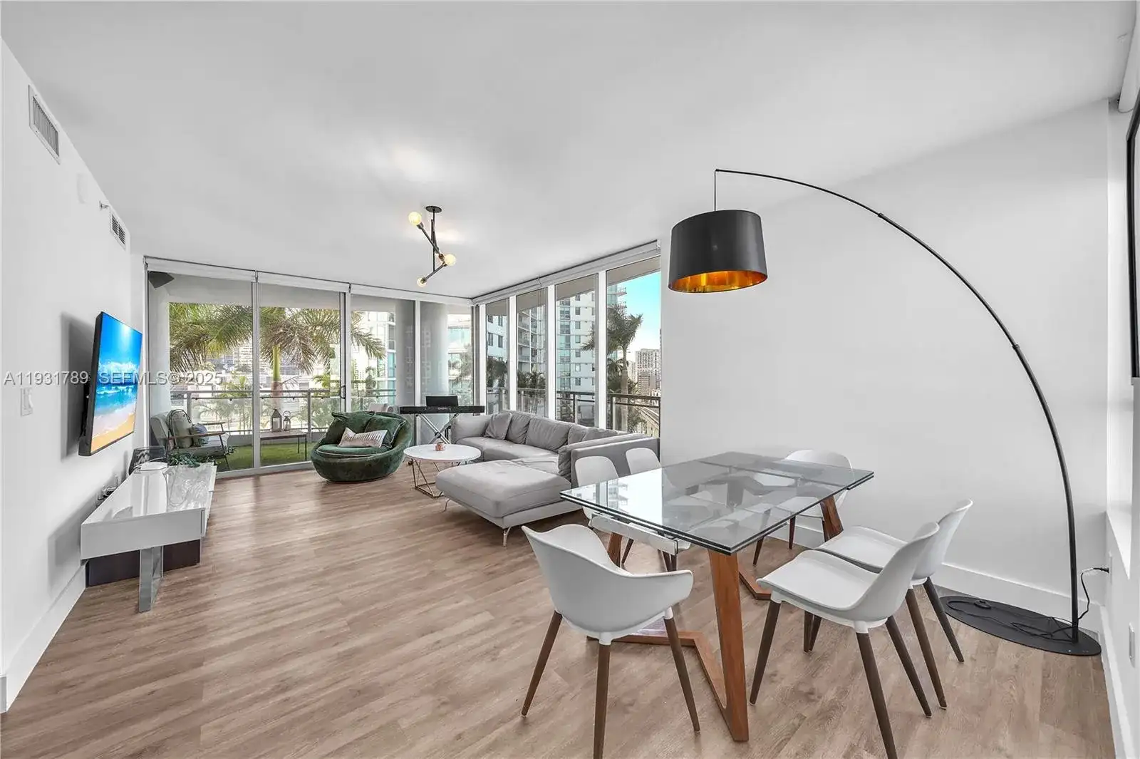 90 SW 3rd St # 1213, Miami FL 33130 photo 2