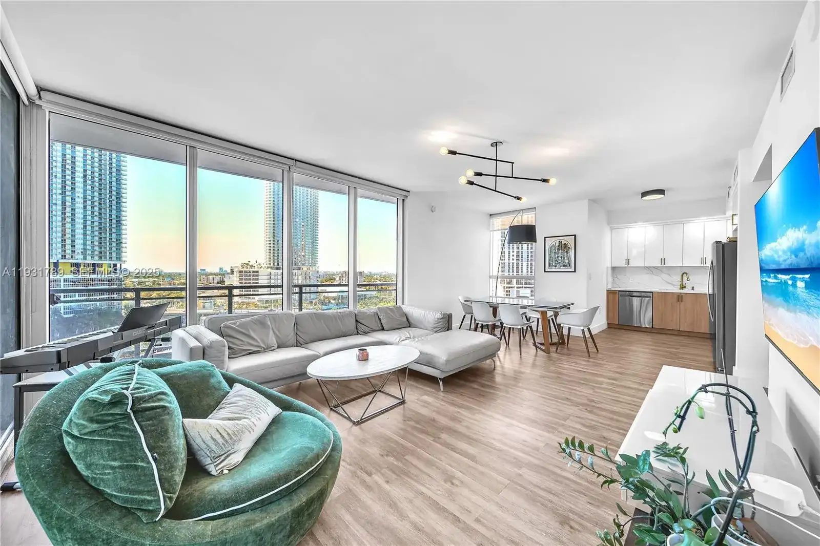 90 SW 3rd St # 1213, Miami FL 33130 photo 3