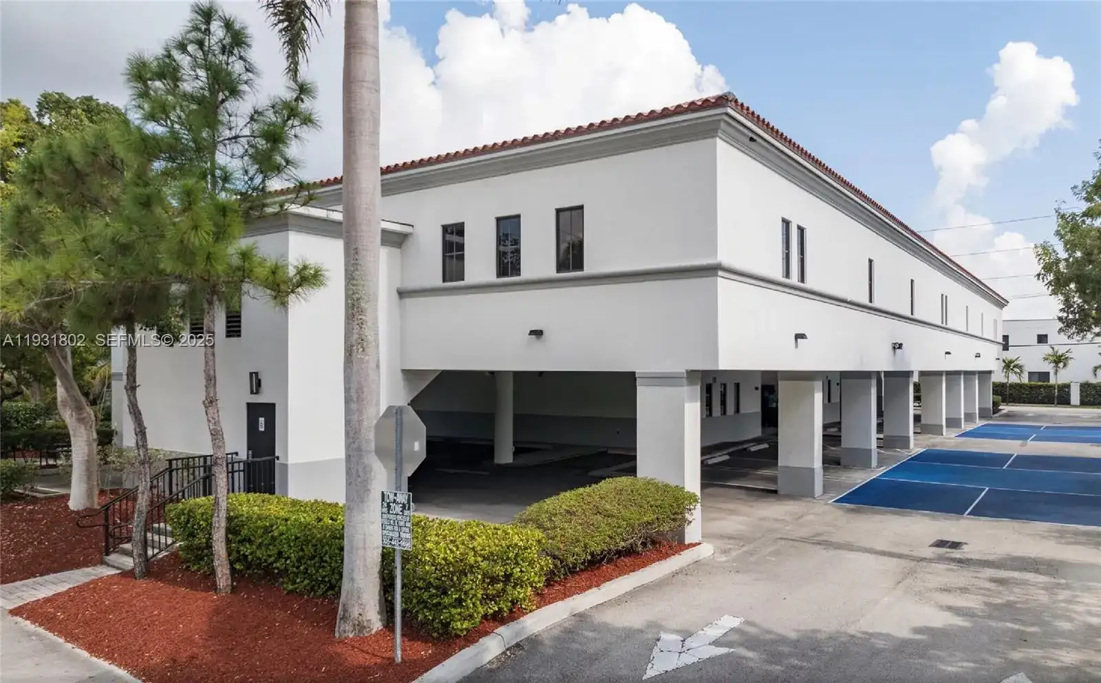 6900 SW 80th St, Miami FL 33143 photo 2