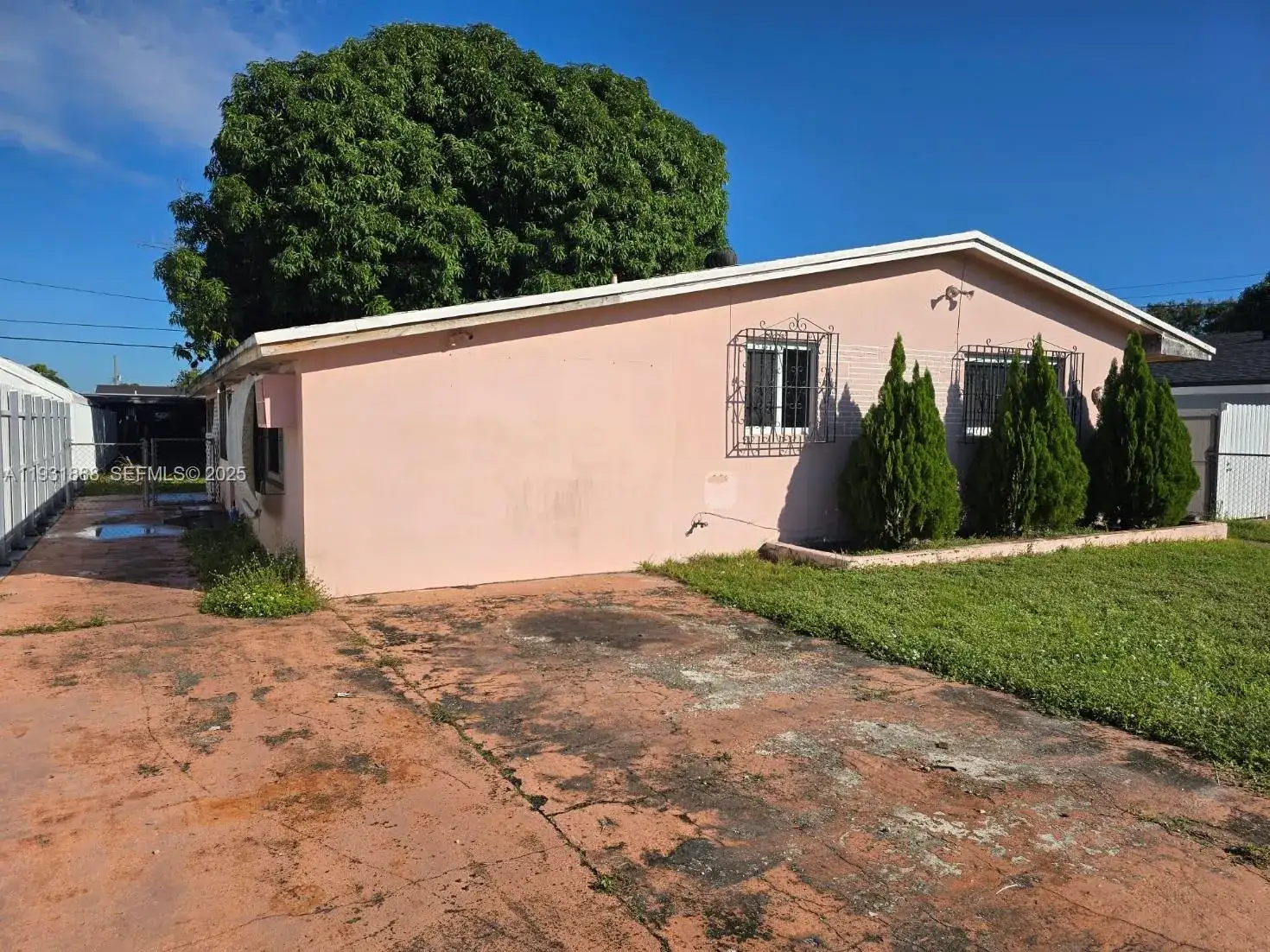 571 E 54th St, Hialeah FL 33013 photo 3