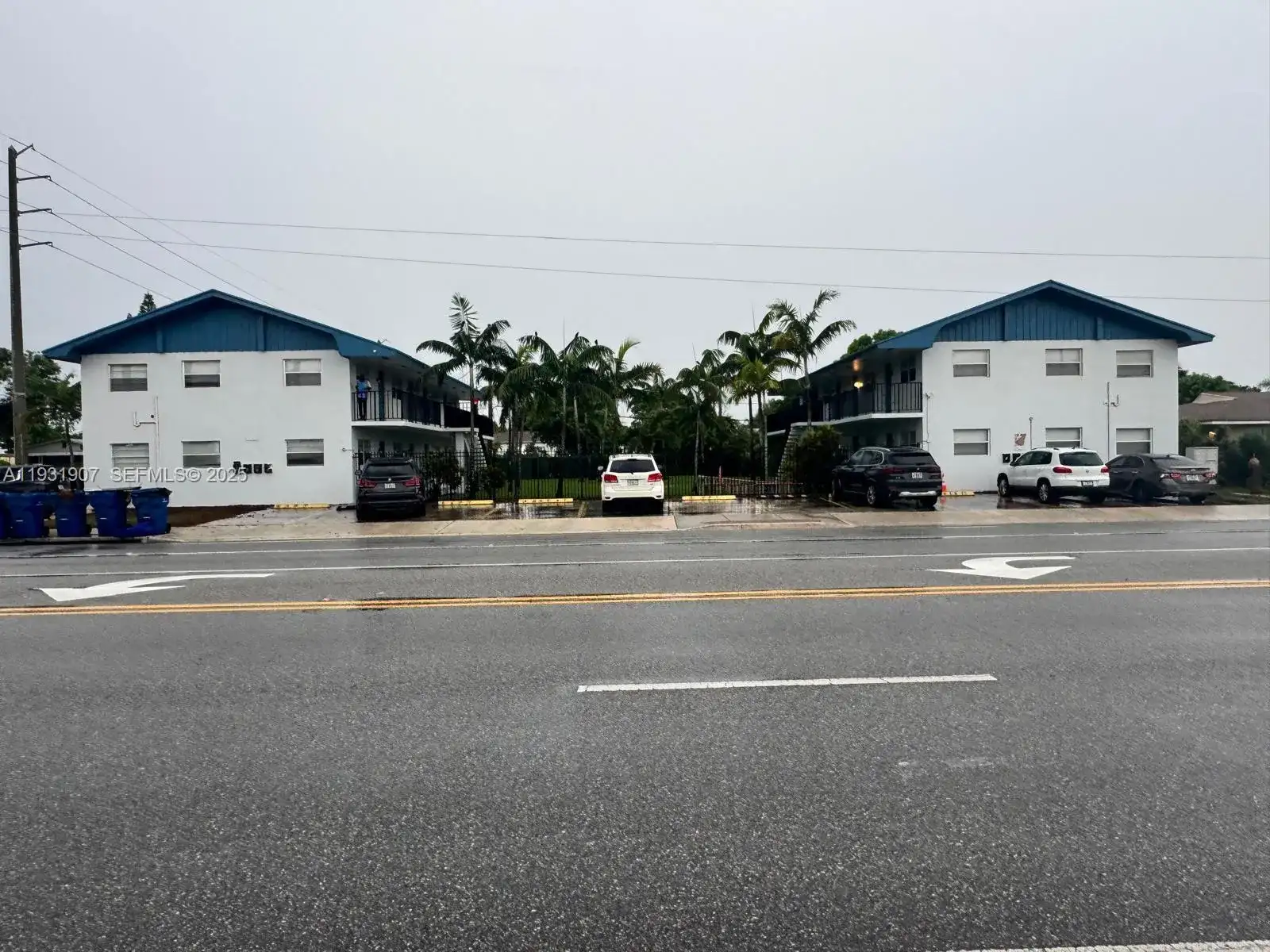 215 W Blue Heron Blvd, Riviera Beach FL 33404 photo 2