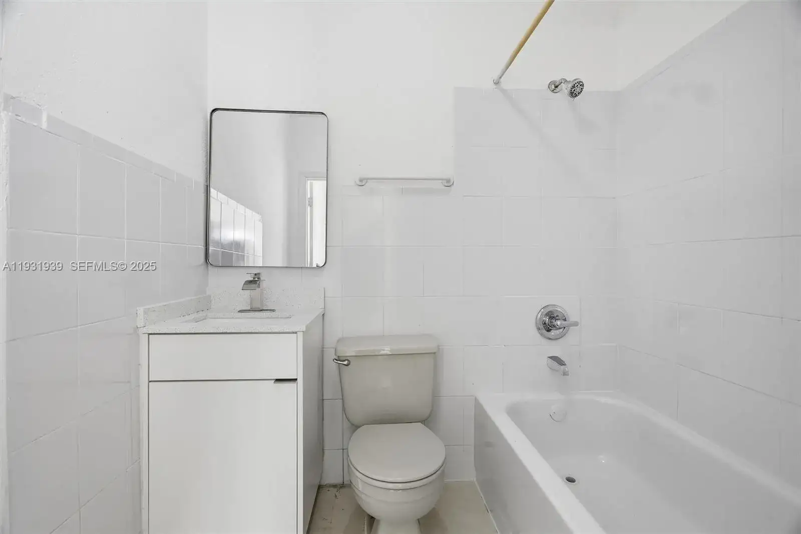 465 NE 165th St # 2, Miami FL 33162 photo 2
