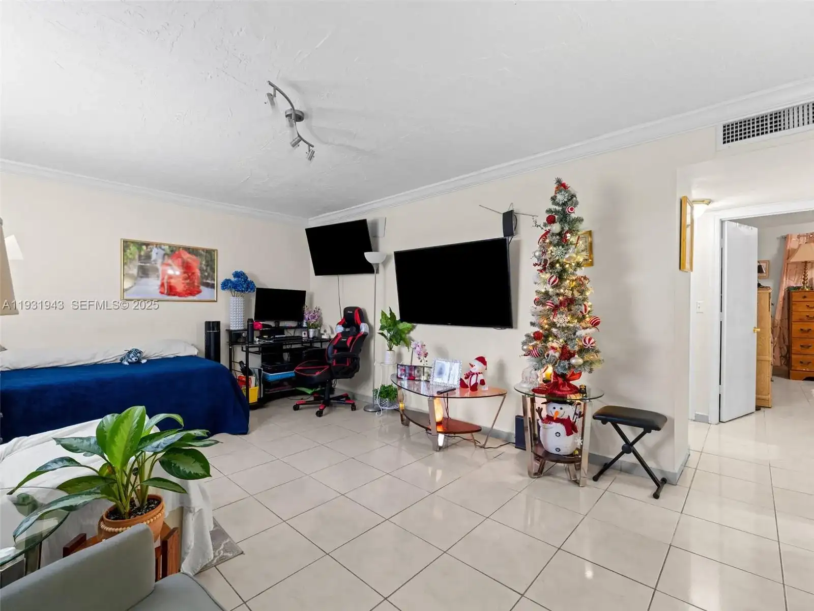 1655 W 44th Pl # 448, Hialeah FL 33012 photo 2