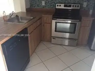 851 NE 207th Ln # 13, Miami FL 33179 photo 5