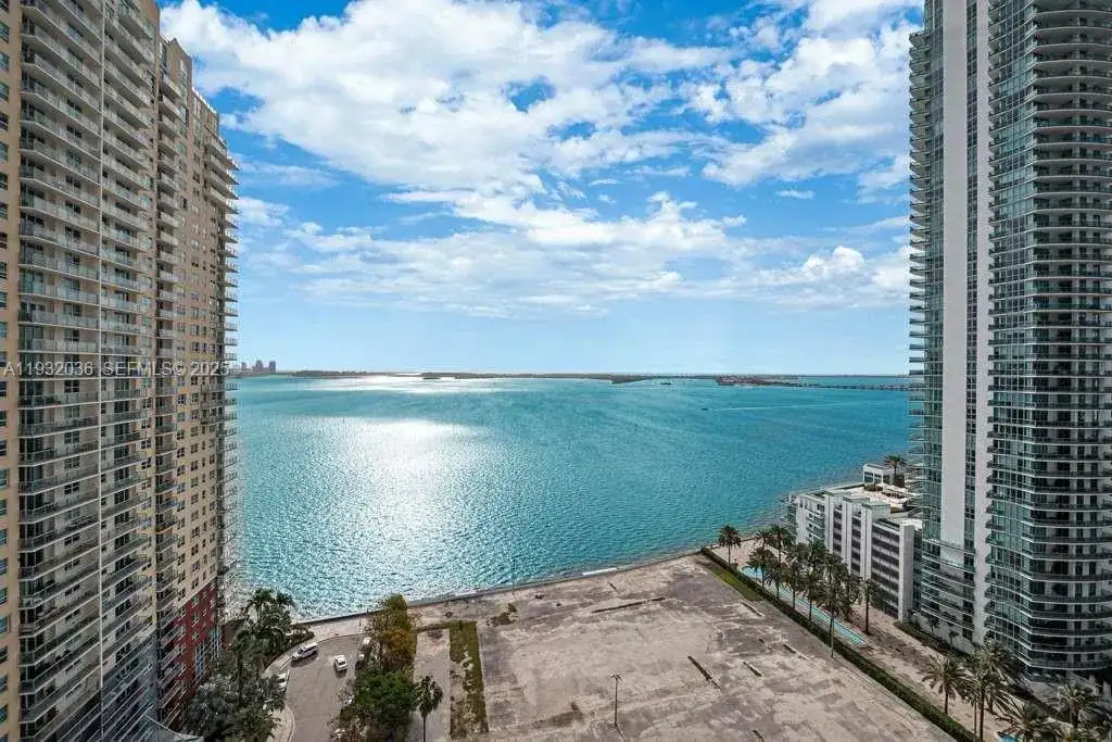 1200 Brickell Bay Dr # 2202, Miami FL 33131 photo 2