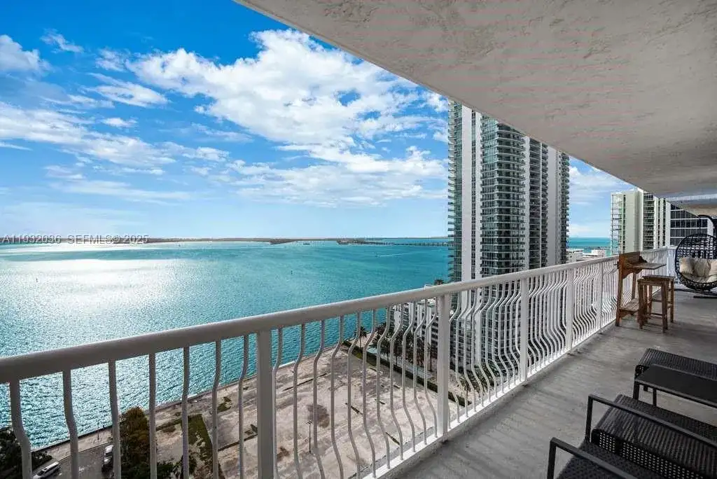 1200 Brickell Bay Dr # 2202, Miami FL 33131 photo 3