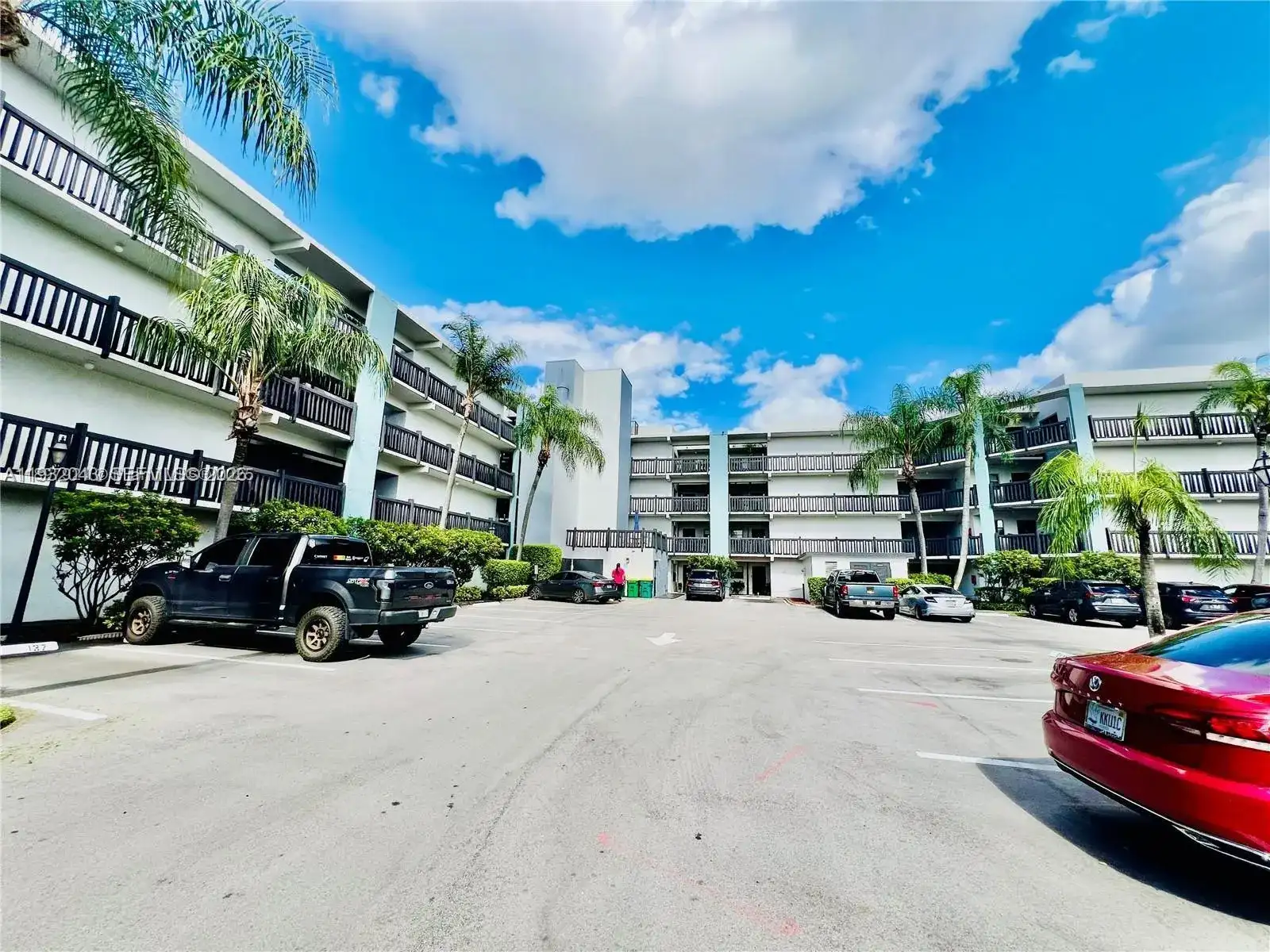 1021 Mockingbird Ln # 215, Plantation FL 33324 photo 3