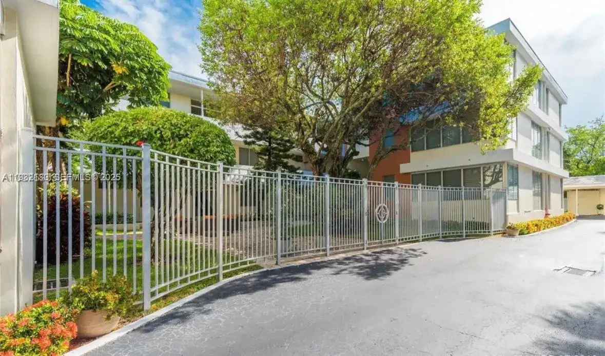 10210 Collins Ave # 306, Bal Harbour FL 33154 photo 2
