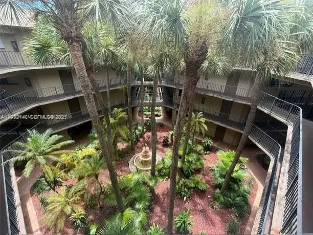 8625 NW 8th St # 401, Miami FL 33126 photo 2