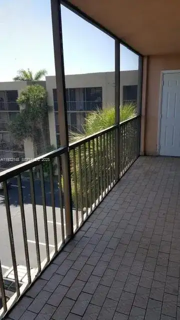 8625 NW 8th St # 401, Miami FL 33126 photo 5