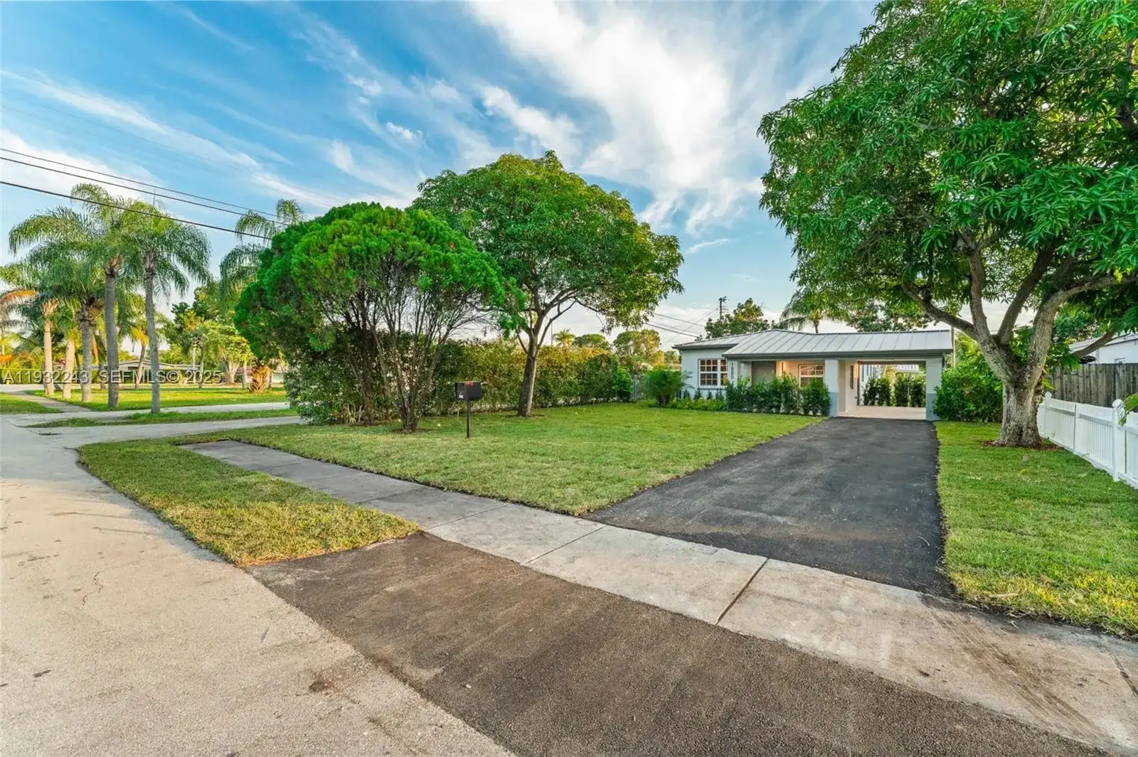1880 NE 180th St, North Miami Beach FL 33162 photo 5